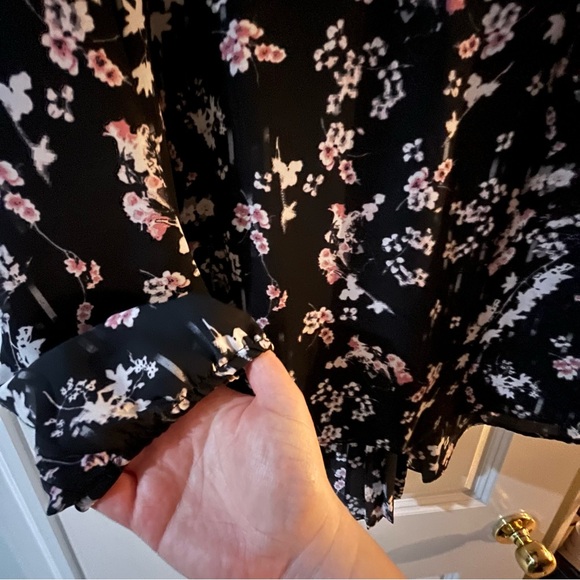 Floral pleat-back long sleeve top - Picture 3 of 6